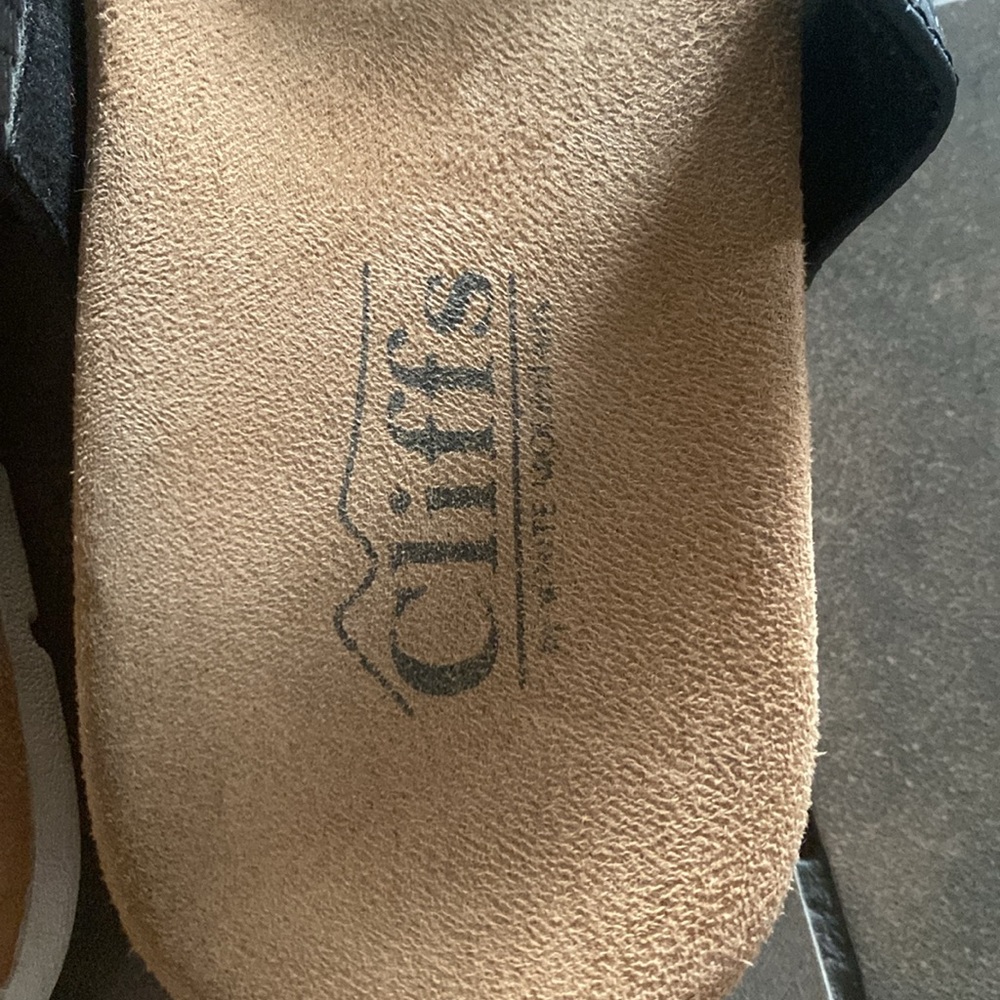 Cliffs Sandals - Picture 3 of 4